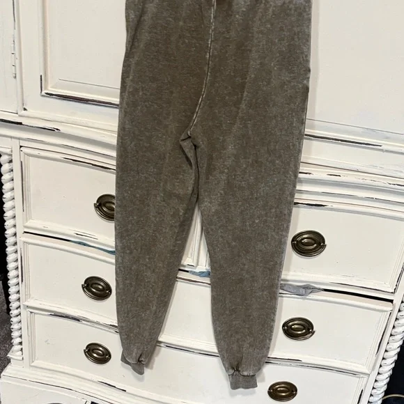 Forever 21 Olive Joggers - Picture 4 of 4